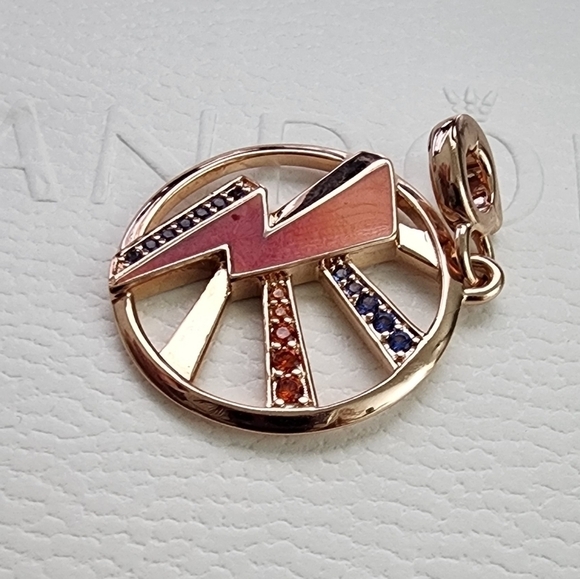 Pandora ME Light Me Up Medallion - Picture 6 of 9